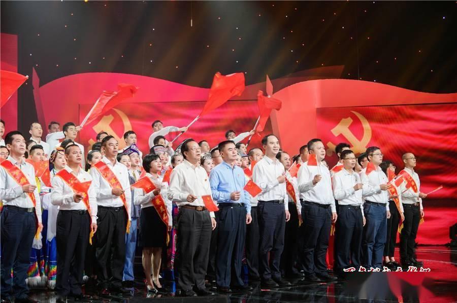 烟台“小苹果”姐弟俩快乐抵达沈阳